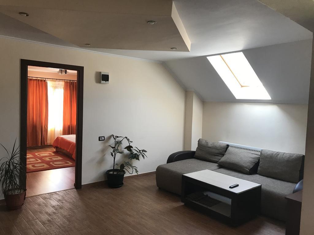 Casa Flori Hotel Calimanesti Room photo