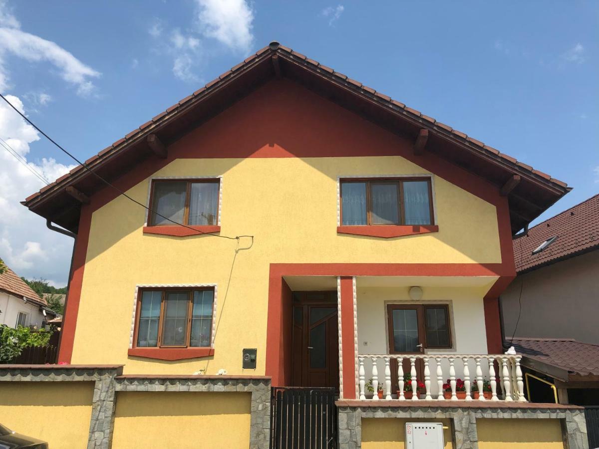 Casa Flori Hotel Calimanesti Exterior photo